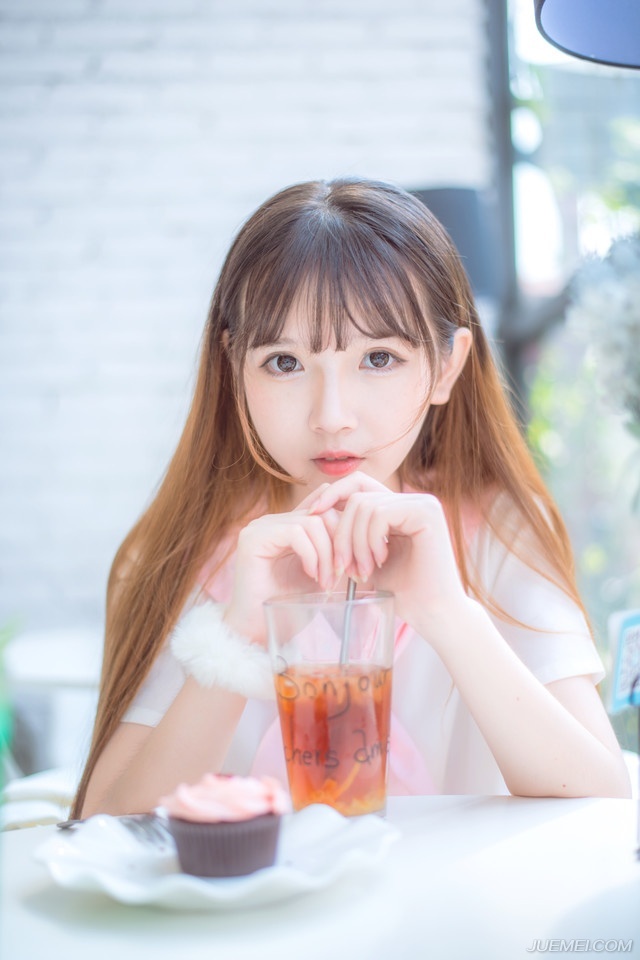 “你……”刘璝皱眉看向孟达，有些不解，这孟达不是刘璋的心腹吗？为何要救自己。
